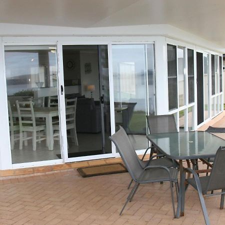 The Clippers 1 Fabulous Waterfront Unit Lägenhet Salamander Bay Exteriör bild
