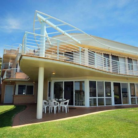 The Clippers 1 Fabulous Waterfront Unit Lägenhet Salamander Bay Exteriör bild